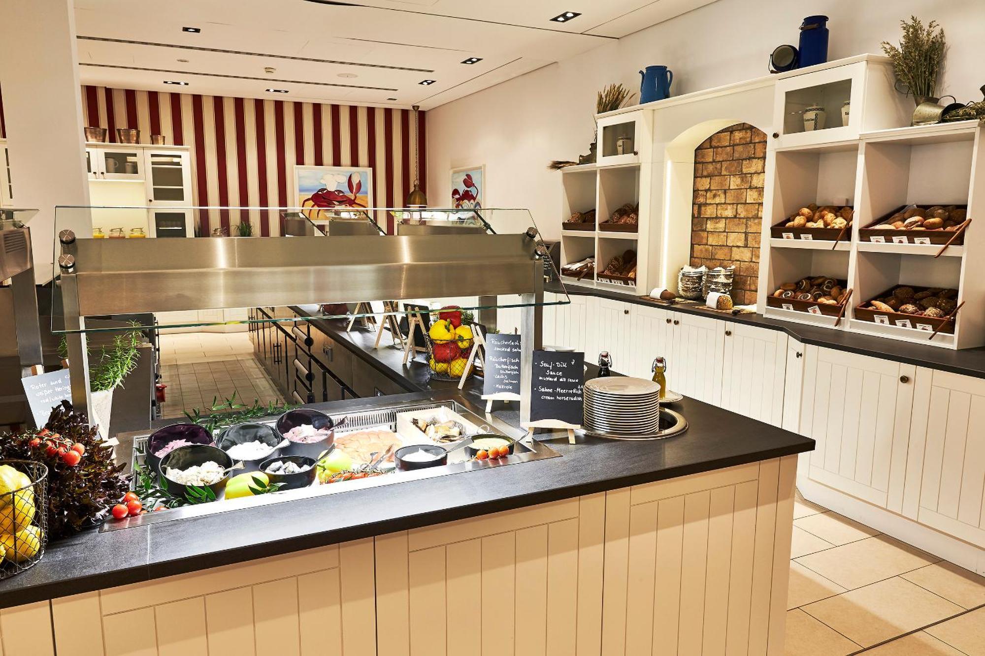 Steigenberger Grandhotel & Spa Heringsdorf Luaran gambar A buffet at a hotel