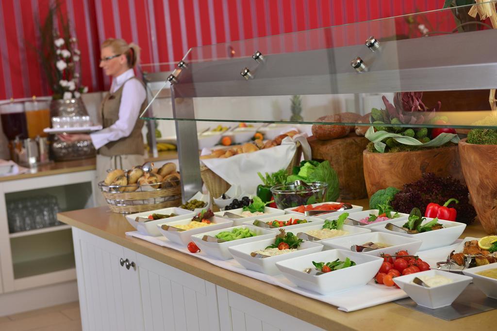Steigenberger Grandhotel & Spa Heringsdorf Luaran gambar A salad bar